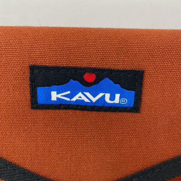 Kavu Bi- Color  Magnetic Clutch Large Wristlet Bag - Picture 2 of 10